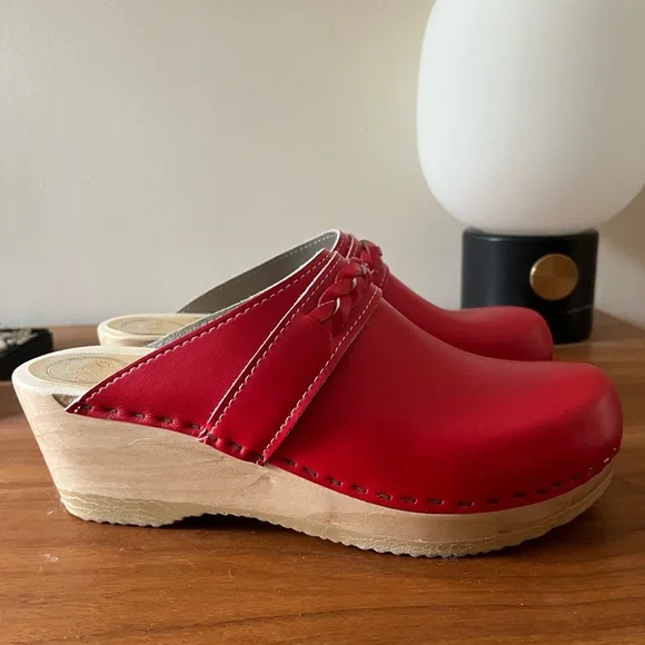 No.6 Bridget clogs in red Sz 39 mid wedge Bryr - Picture 1 of 6